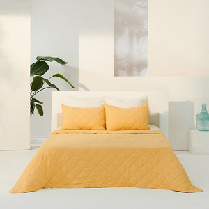 yellow quilt 